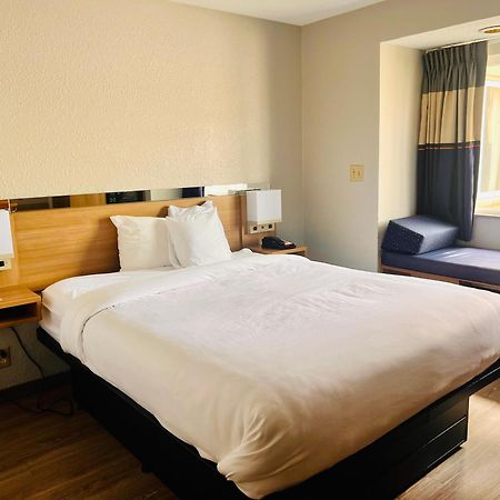 Microtel Inn By Wyndham Лексингтон Экстерьер фото